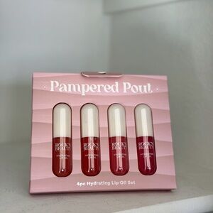 Rock’ N Beauty Pampered Pout Hydrating Lip Oil Set - Reds and pinks